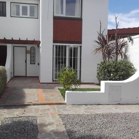 Tehuelches Familiar Villa Puerto Madryn Eksteriør billede