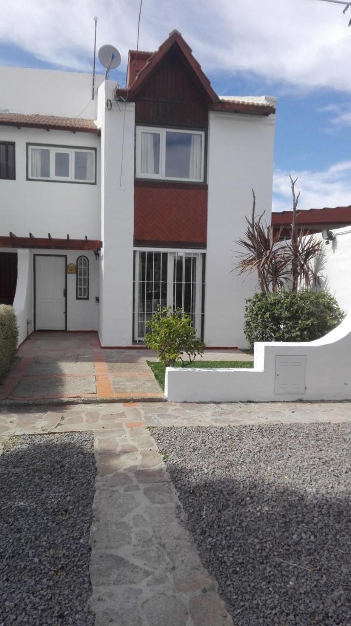 Tehuelches Familiar Villa Puerto Madryn Eksteriør billede